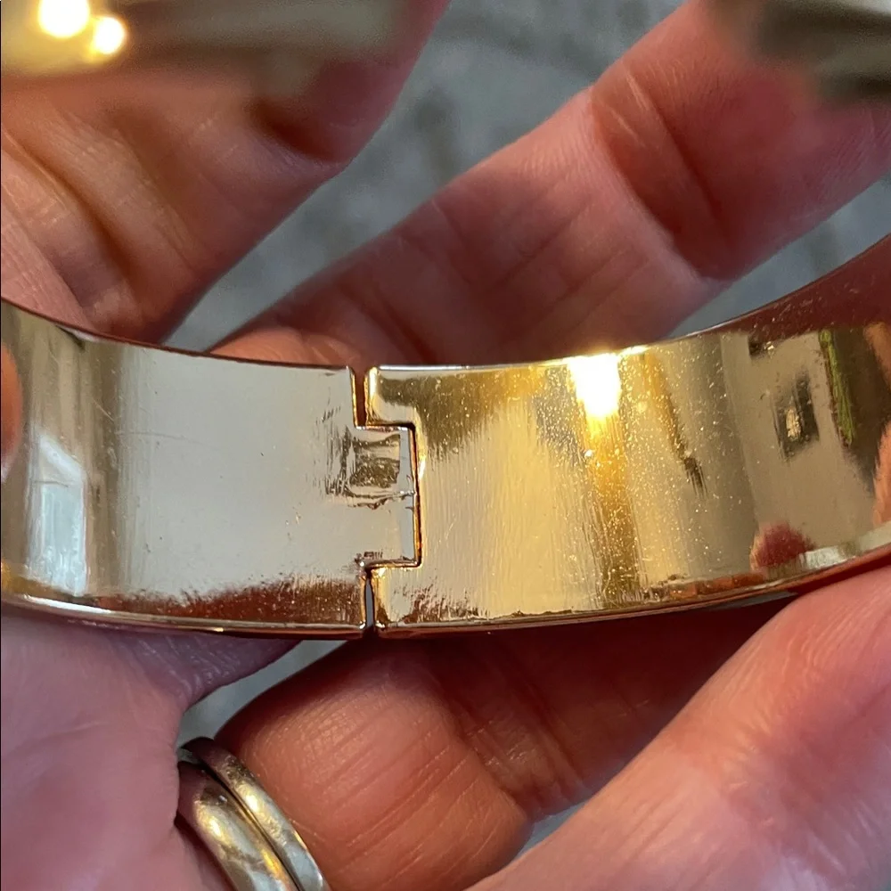 Gold and Black H Bracelet - Picture 4 of 7